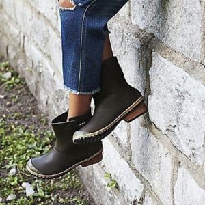 SOREL NWT Pull On Waterproof Boot